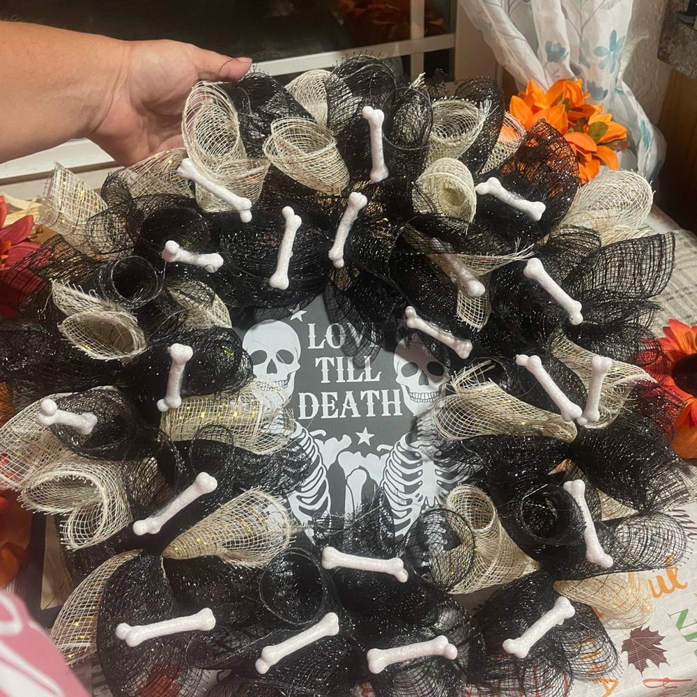 Halloween Skeleton Wreath - Black and Cream